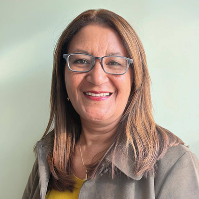 Rosangela Headshot 2